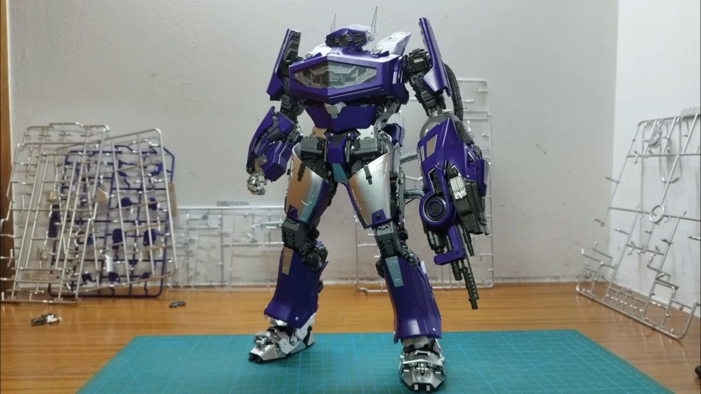 Yolopark Shockwave PLAMO Model Kit In-Hand Images & Video